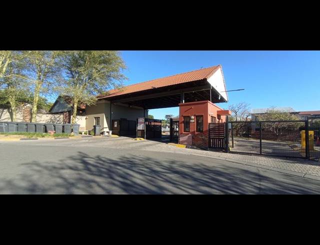 2 BEDROOM TOWNHOUSE FOR SALE IN VORNA VALLEY